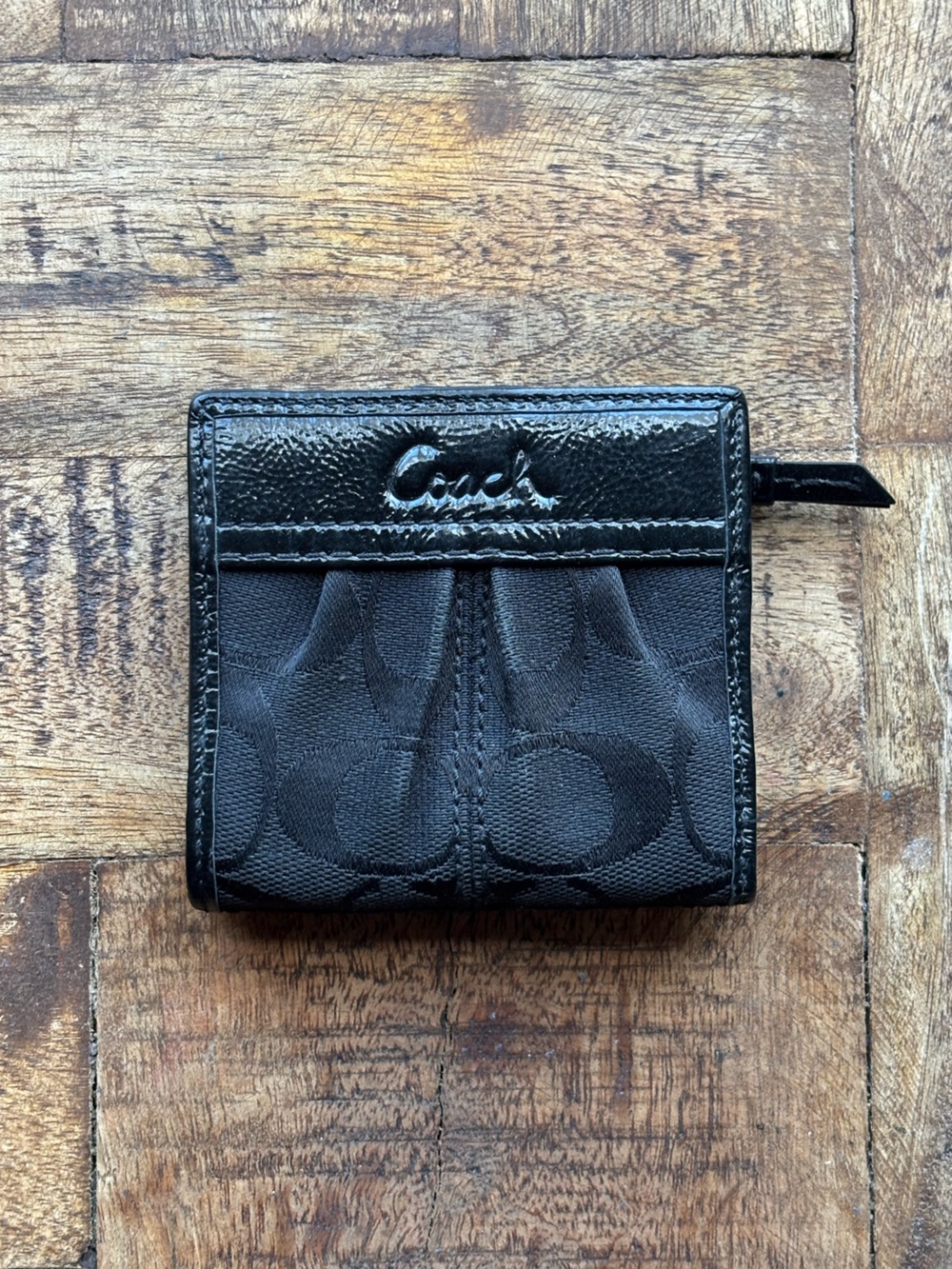 🖤 🖤COACH Ashley Signature Pleated Mini Wallet.